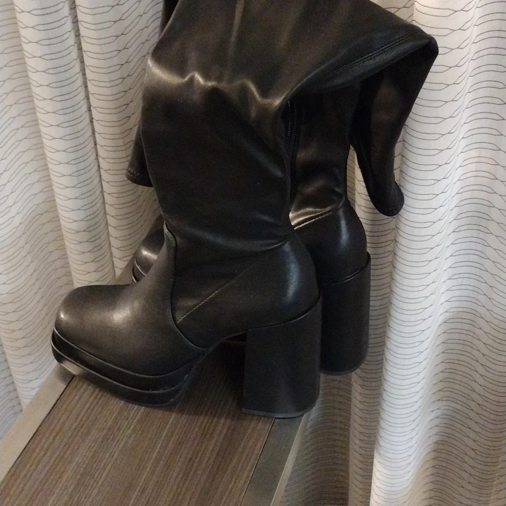 NWB Sleek Black Over the Knee Platform Boots